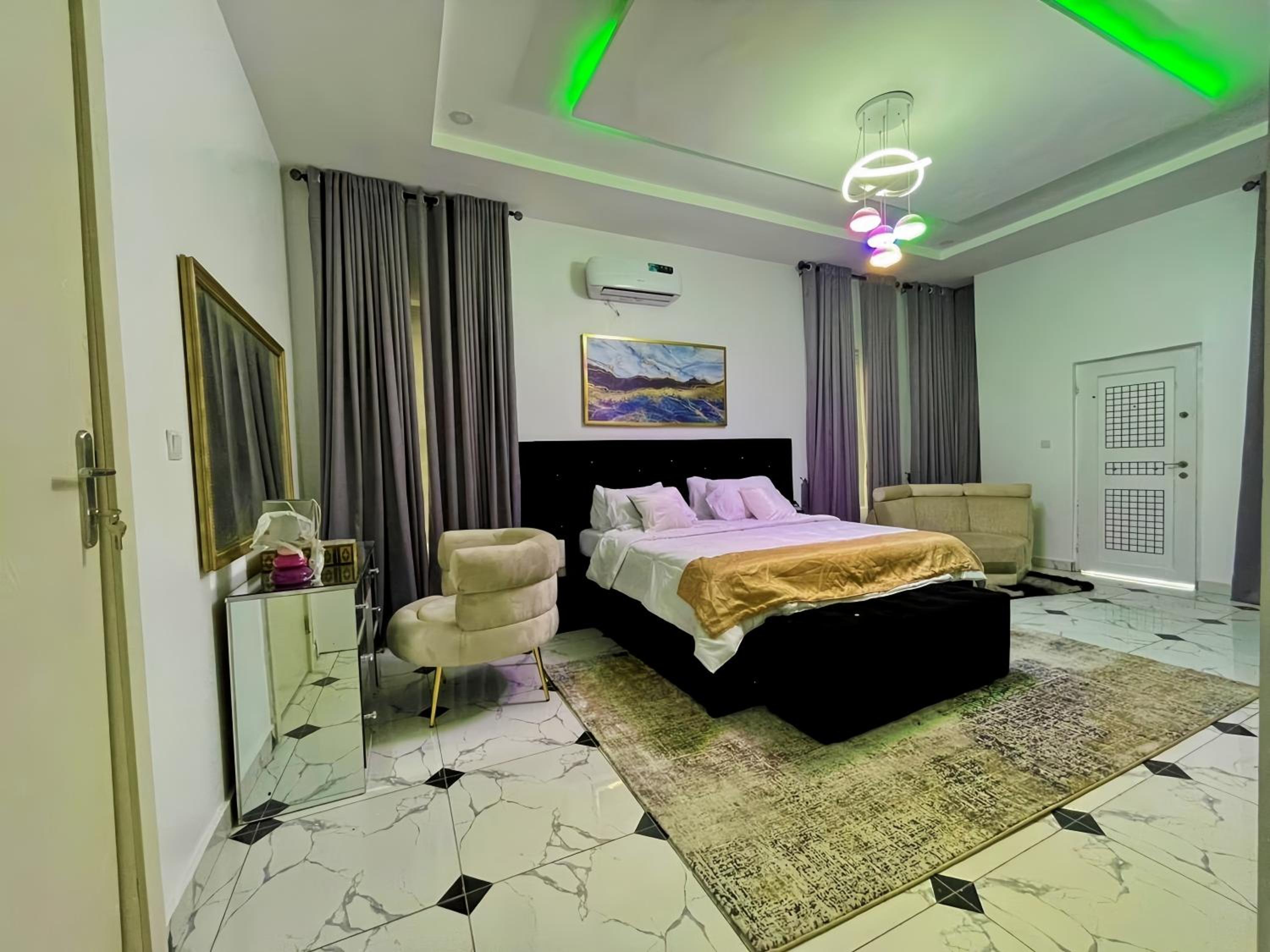 Deluxe Dream Apartment view 5