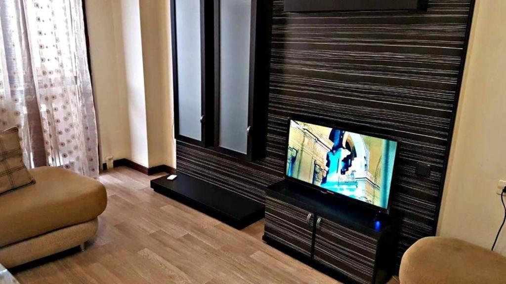 Nice and Cozy Studio Apartment + Kitchen and Open Balcoy In The Middle of CENTER