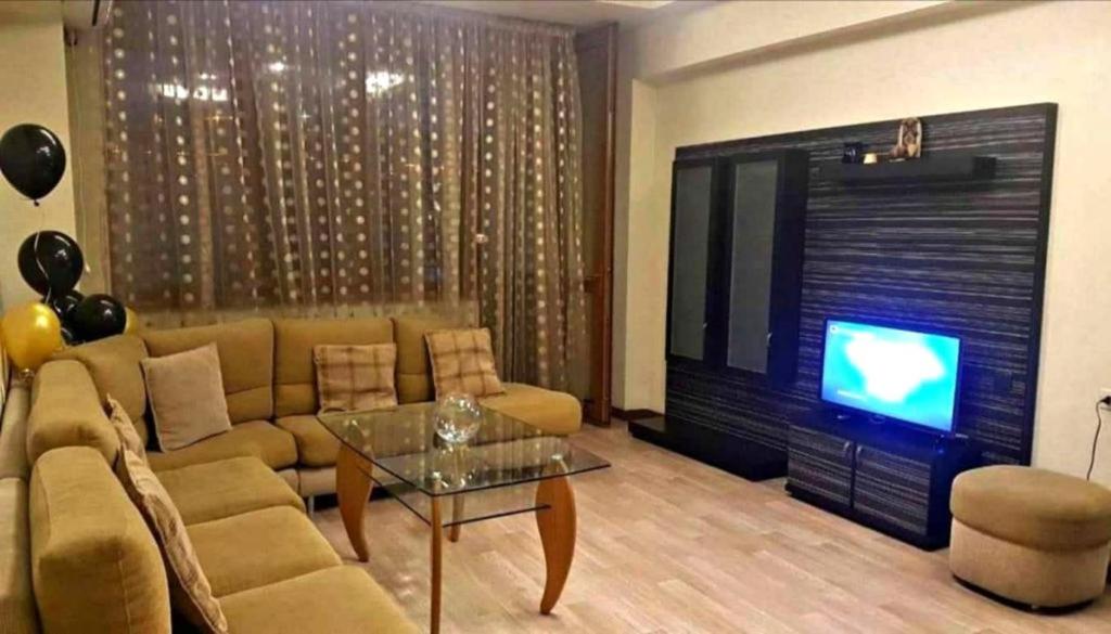 Nice and Cozy Studio Apartment + Kitchen and Open Balcoy In The Middle of CENTER