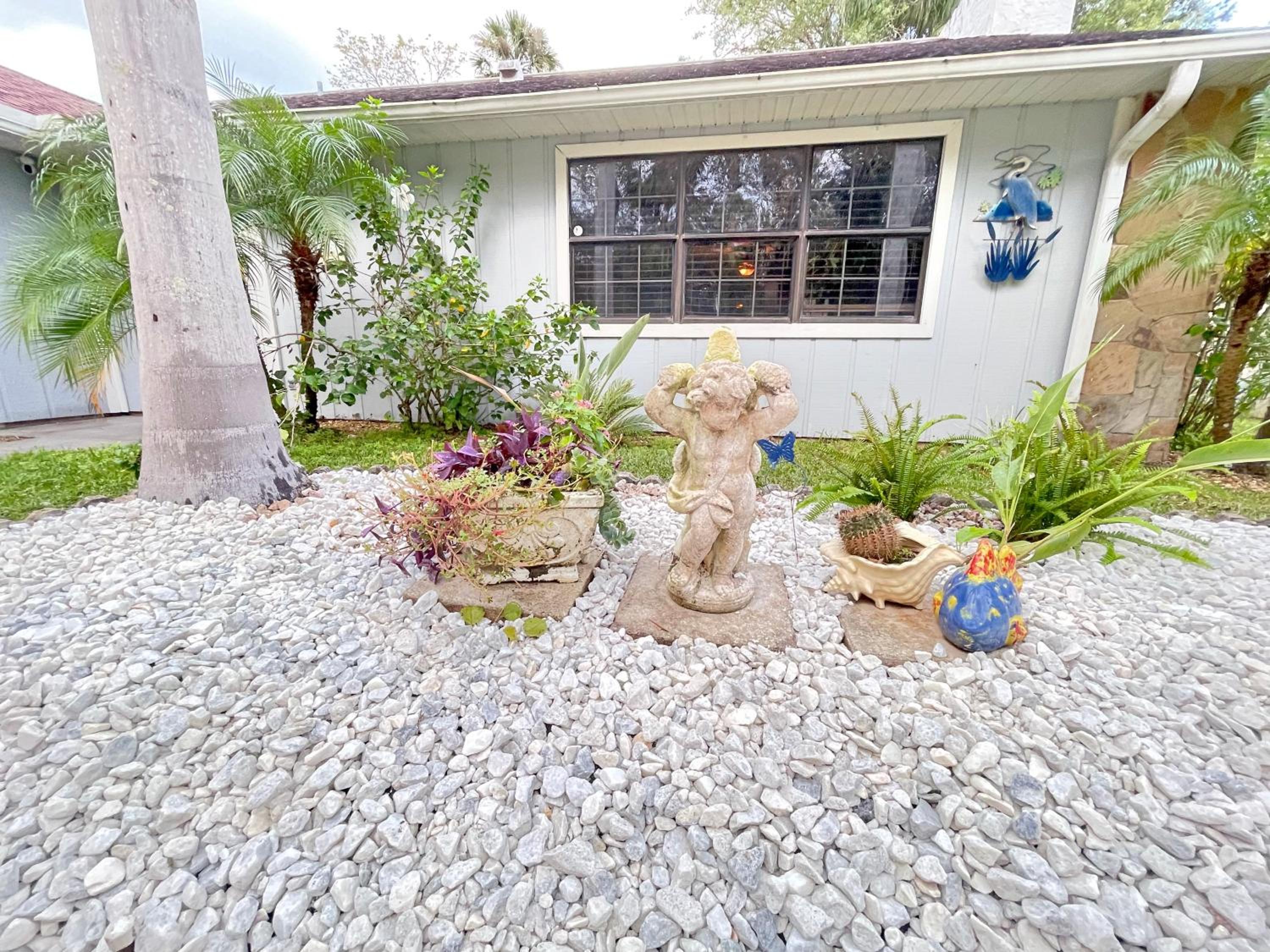 WATERFRONT Kayakers Dream nature lover cottage view 4