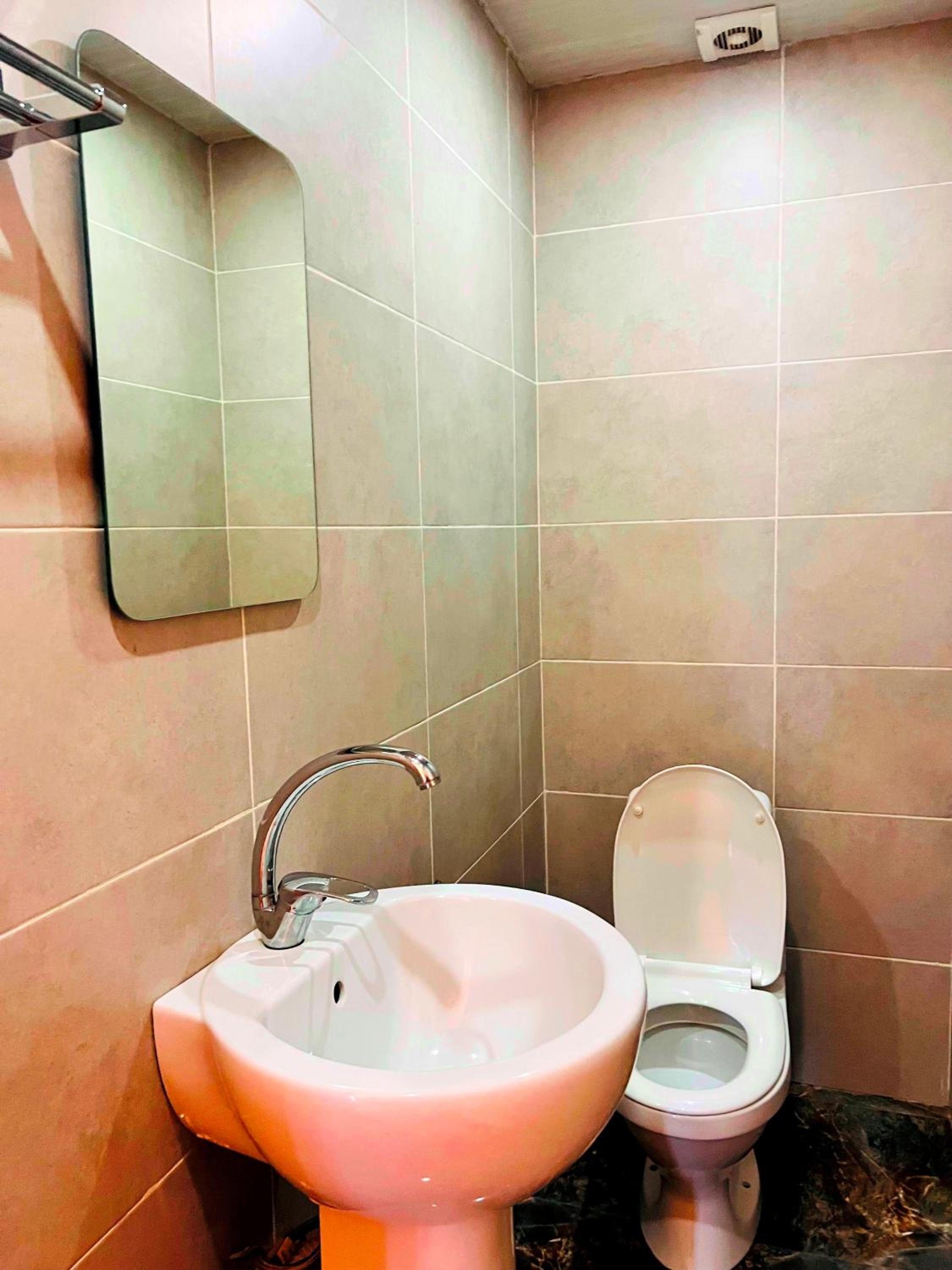 Awesome Large 3 Floor Villa Dilijan , 8 Bedrooms+4.5 Bathrooms+Swimming Pool, Nice Mountain View