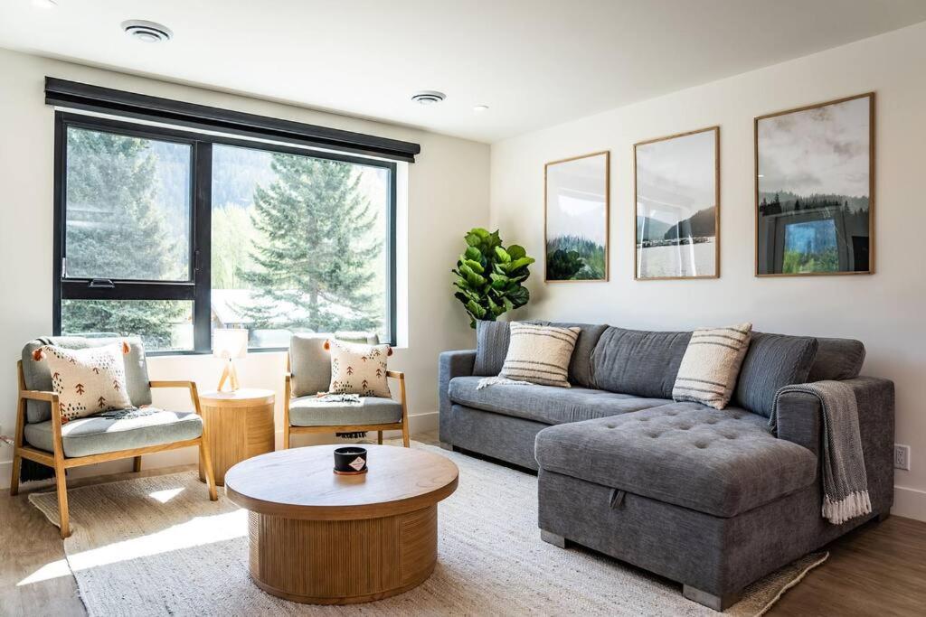 Revy Bliss - Dazzling Condo in the Mountains