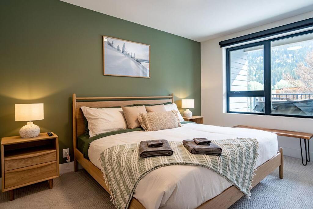 Revy Bliss - Dazzling Condo in the Mountains