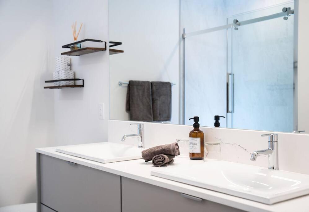 Revy Bliss - Dazzling Condo in the Mountains