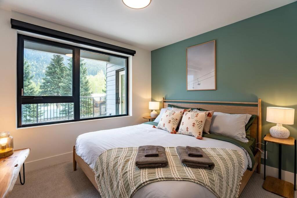 Revy Bliss - Dazzling Condo in the Mountains