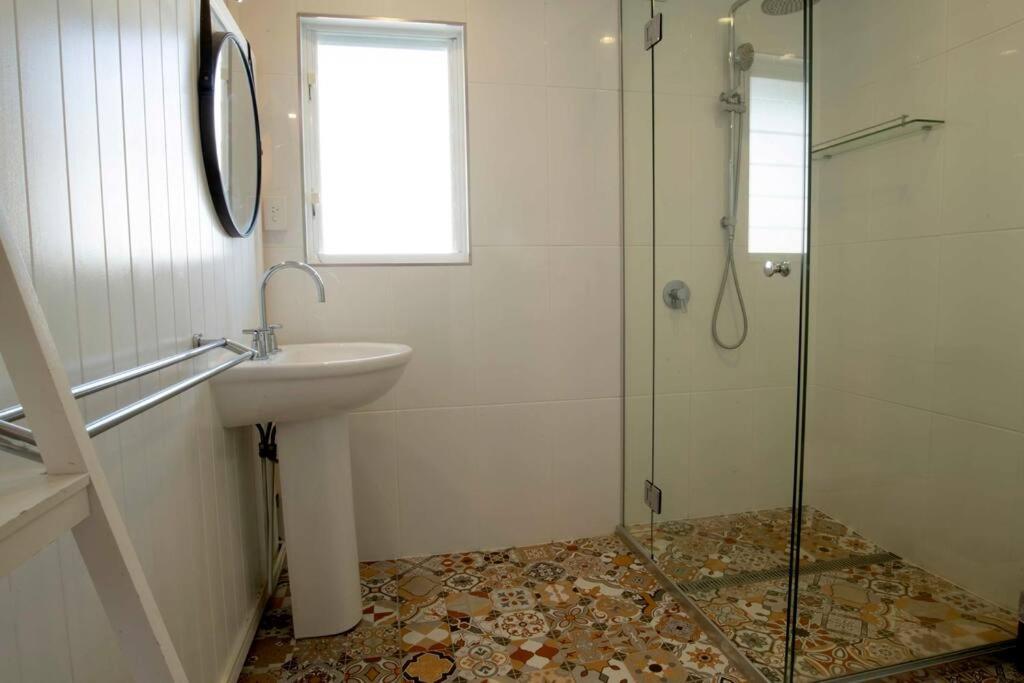 Alani - Absolute Beachfront - Sleeps up to 10