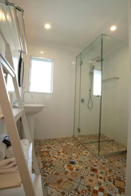 Alani - Absolute Beachfront - Sleeps up to 10