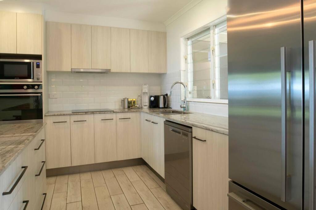 Alani - Absolute Beachfront - Sleeps up to 10