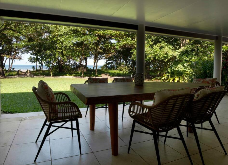 Alani - Absolute Beachfront - Sleeps up to 10