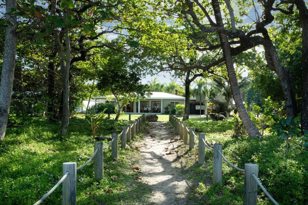 Alani - Absolute Beachfront - Sleeps up to 10