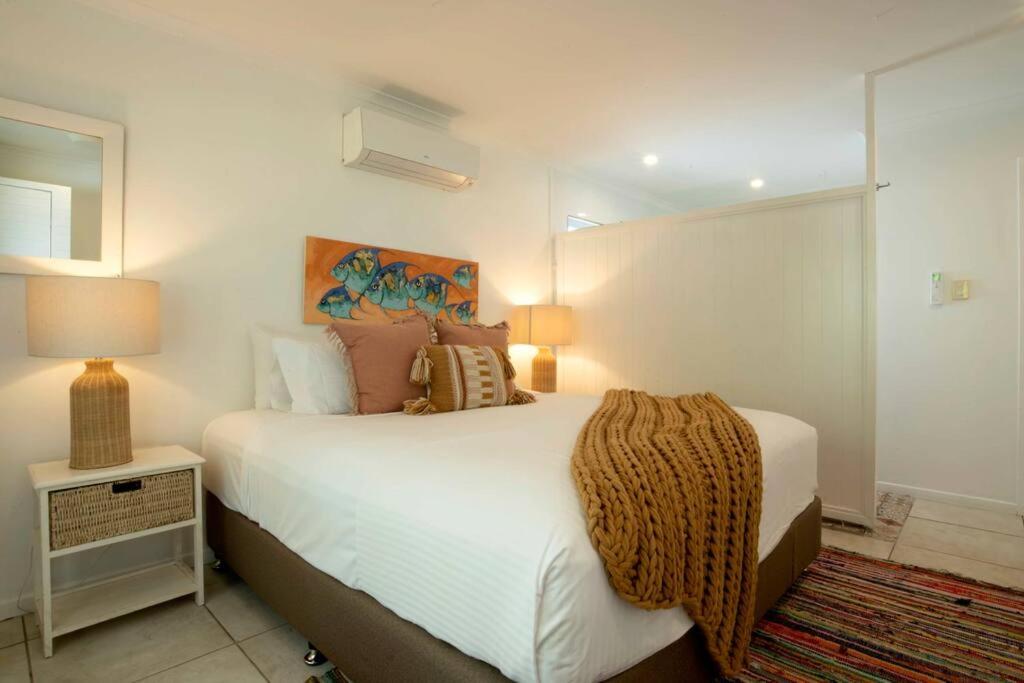 Alani - Absolute Beachfront - Sleeps up to 10