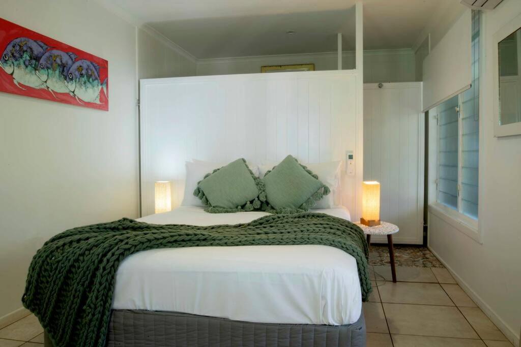 Alani - Absolute Beachfront - Sleeps up to 10