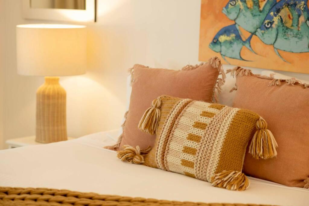 Alani - Absolute Beachfront - Sleeps up to 10