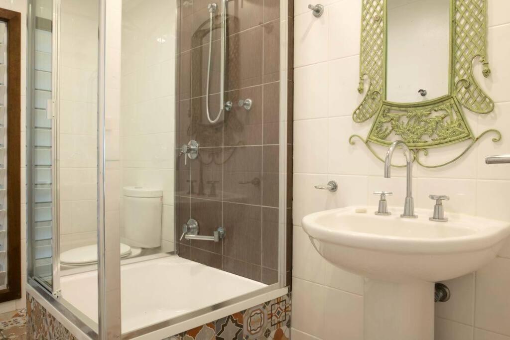 Alani - Absolute Beachfront - Sleeps up to 10