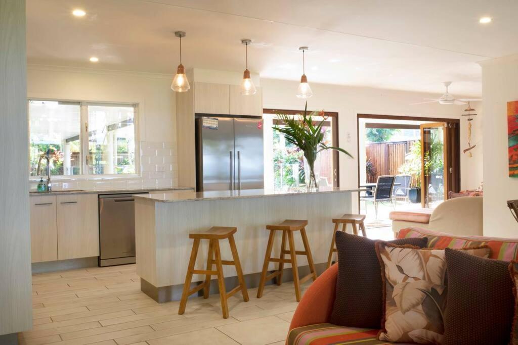 Alani - Absolute Beachfront - Sleeps up to 10