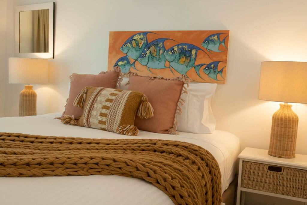 Alani - Absolute Beachfront - Sleeps up to 10