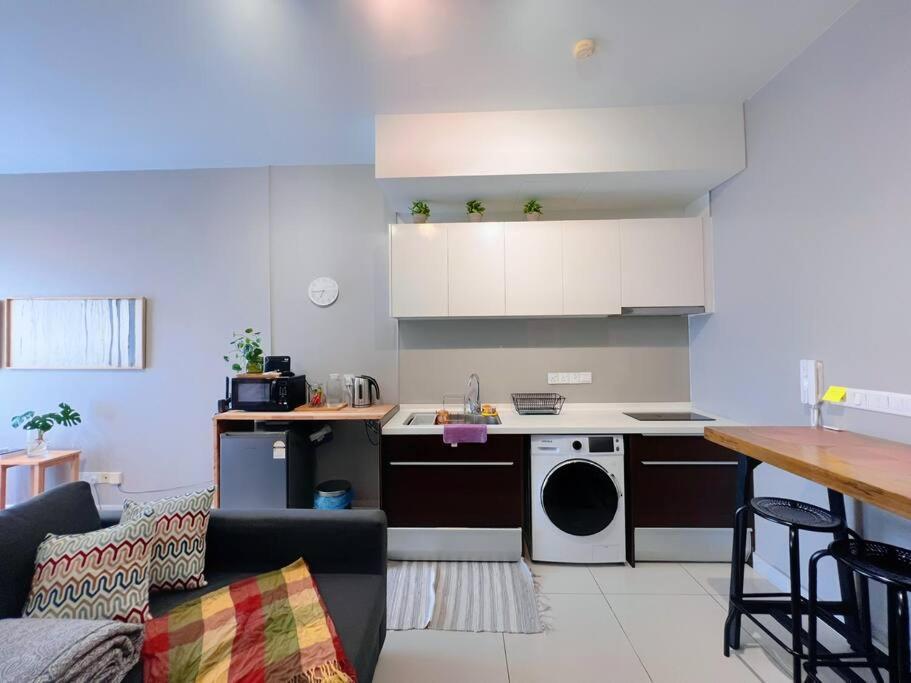 Heritage Studio with Balcony D'Sara, Direct MRT Kampung Selamat, near Thomson and Sungai Buloh Hospital photo 6