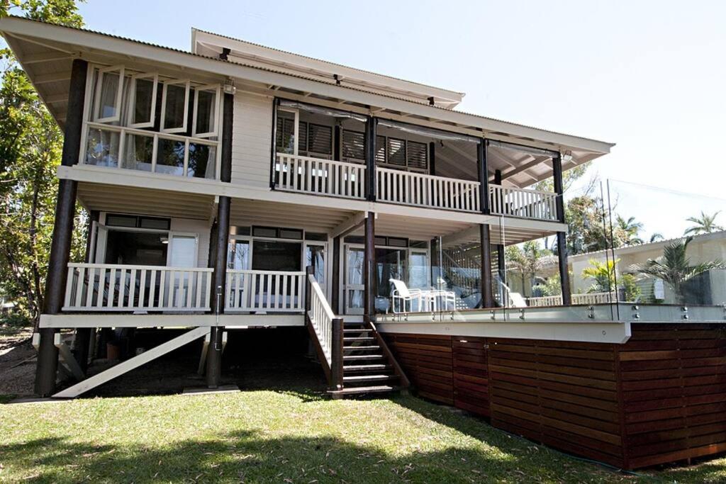 Magic Beach House - Absolute Beachfront