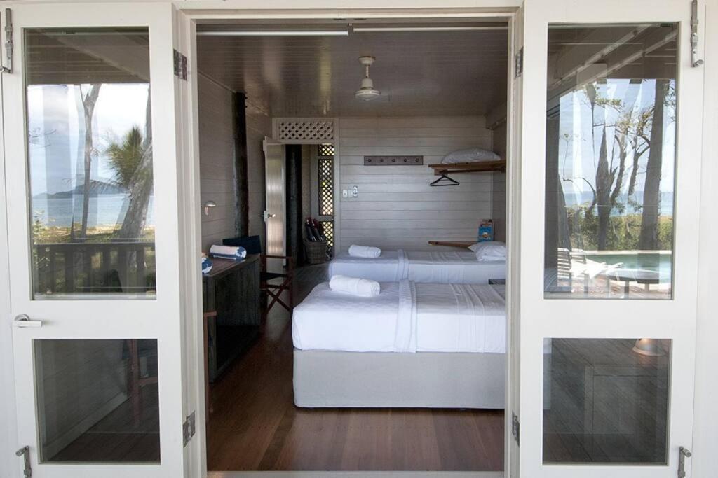 Magic Beach House - Absolute Beachfront