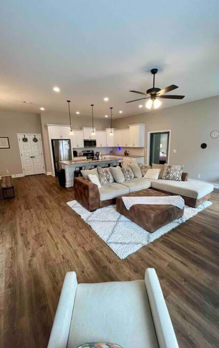 Family Friendly townhouse w/ community pool & gym view 4