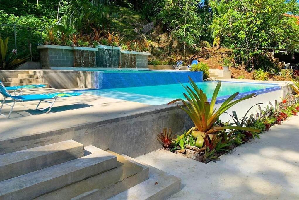Casa Presidente (5 bed/5 bath/AC/infinity pool)