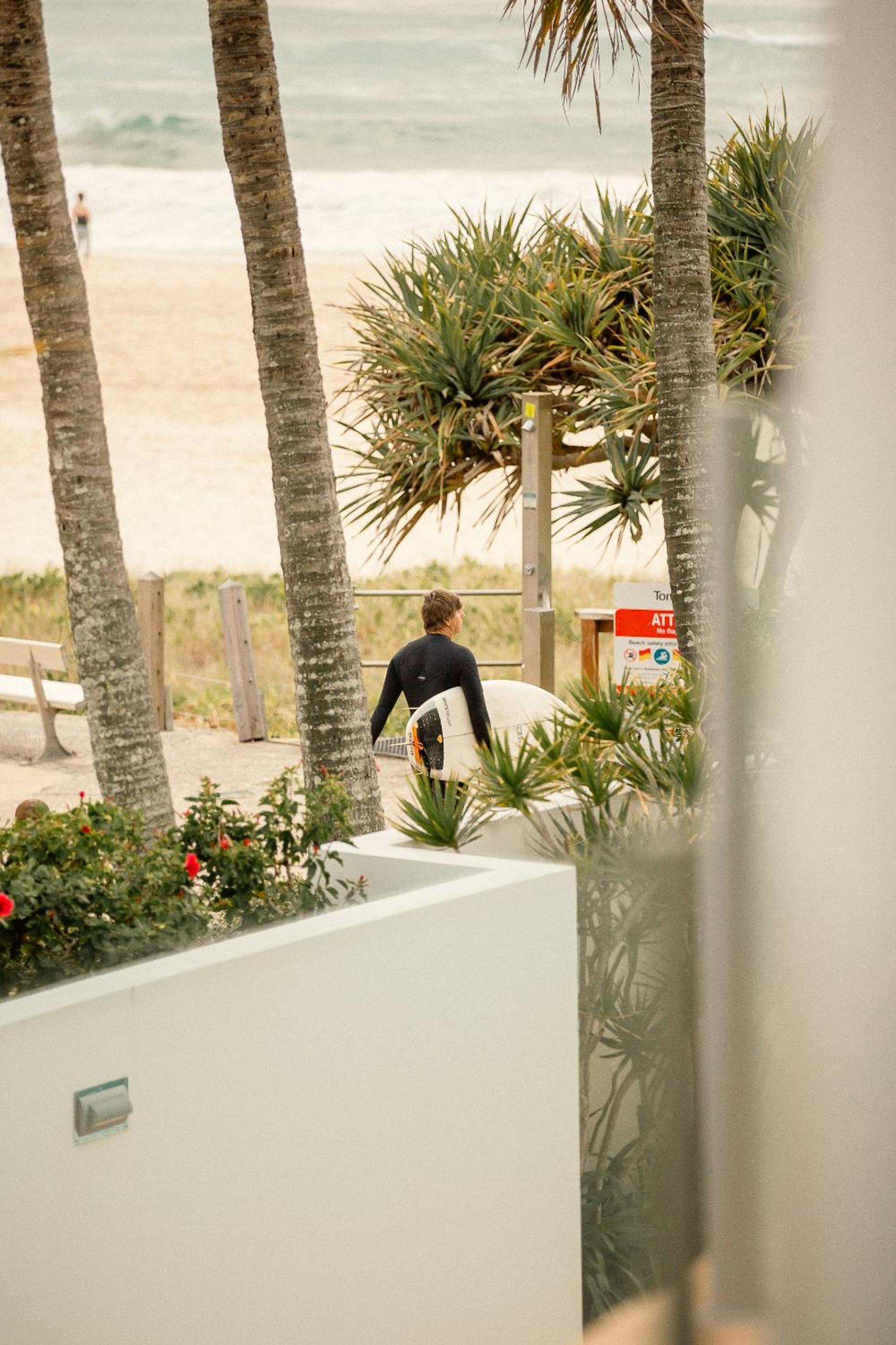 Waves 203 on Currumbin view 3