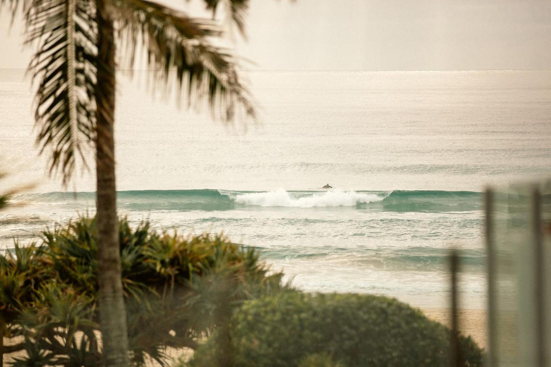 Waves 203 on Currumbin view 5