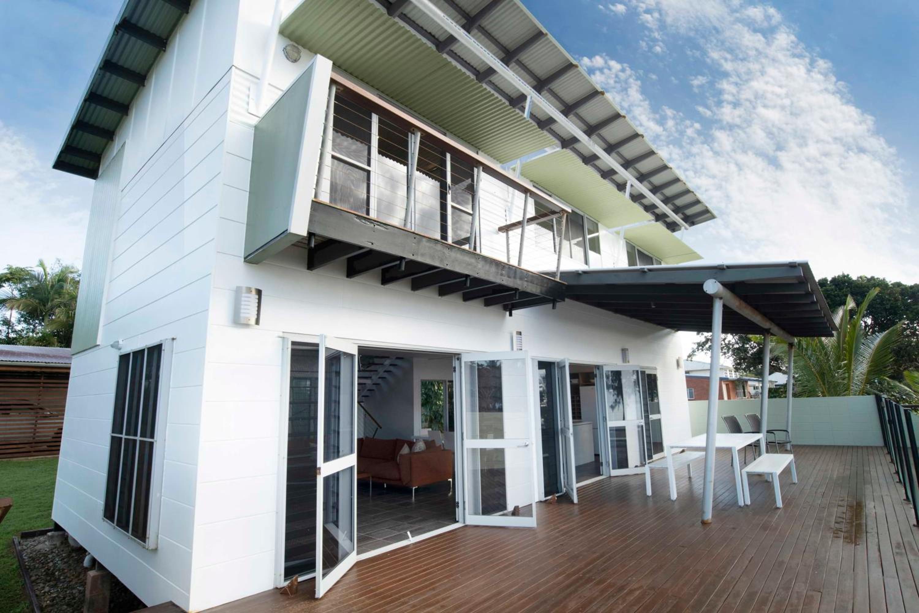 Bella's Beach House - Family Home - South Mission Beach