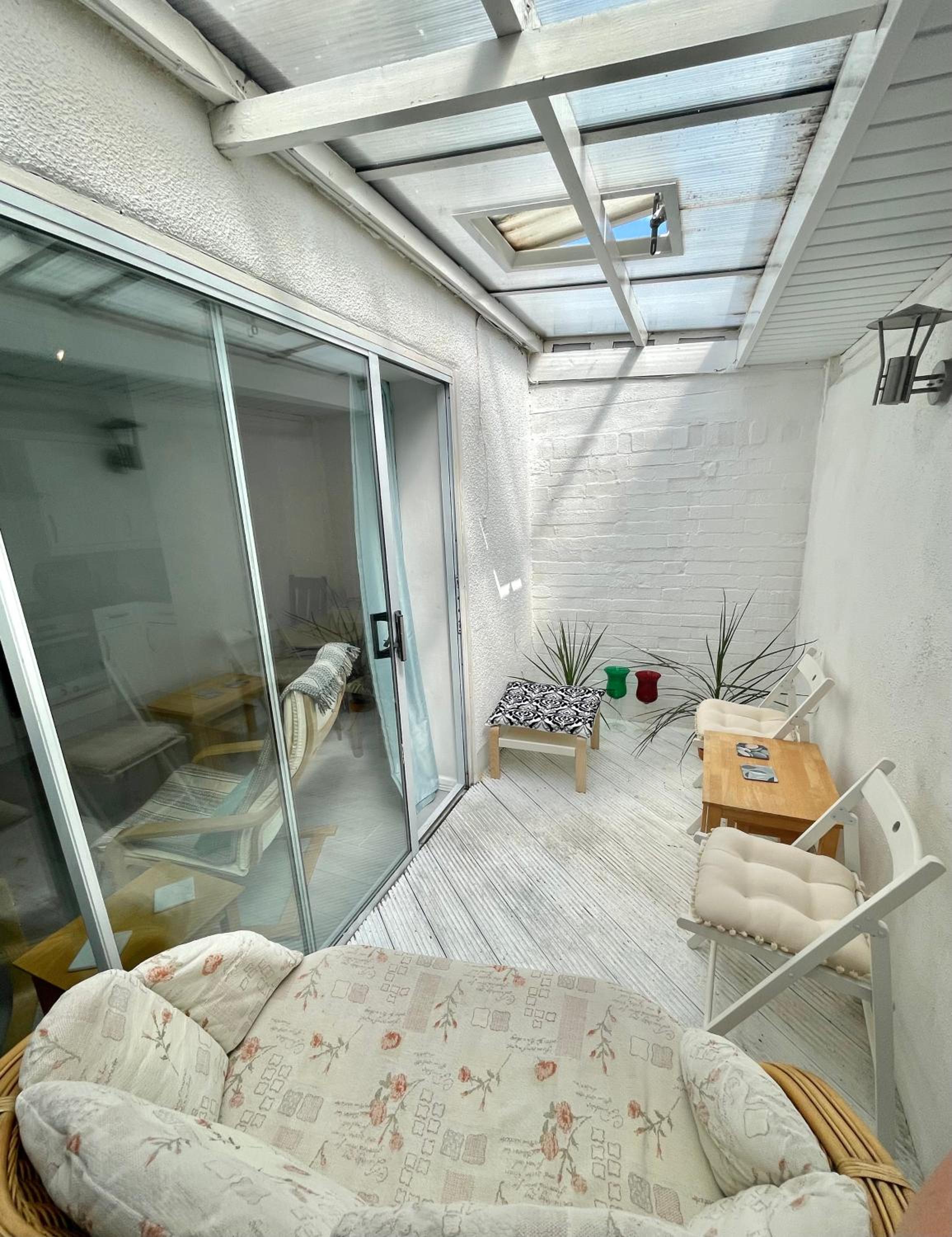 Apartment in central Exmouth view 5