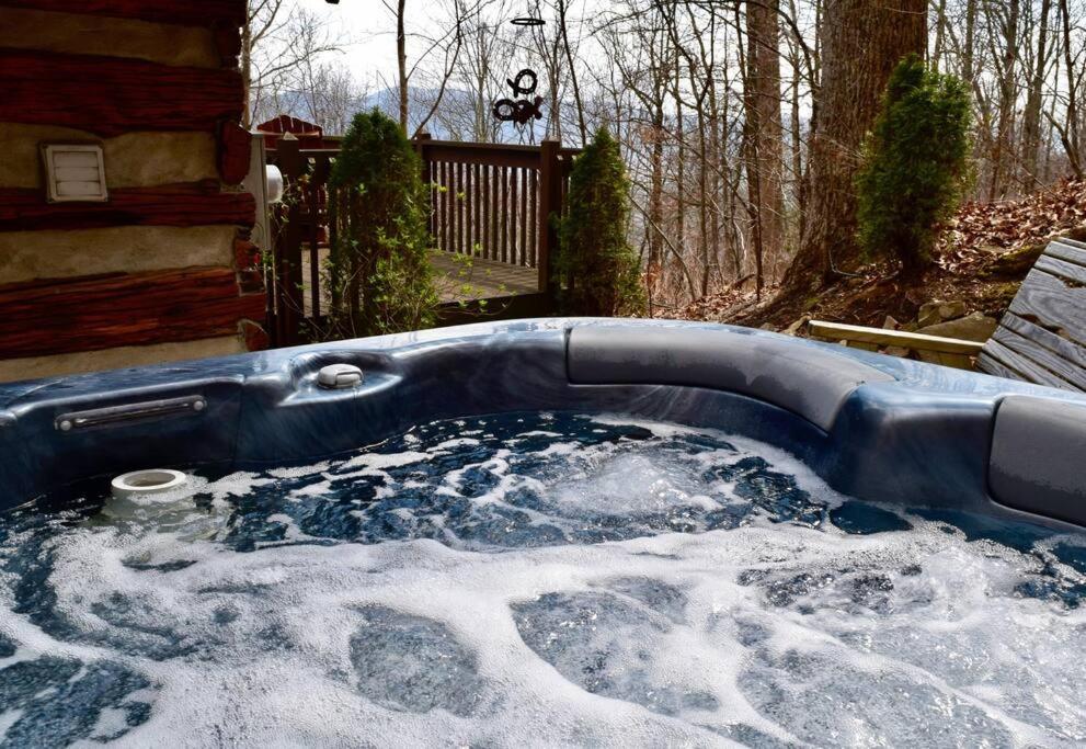 Romantic, Quaint Antique Log Cabin near Asheville 4x4 or AWD access only view 3