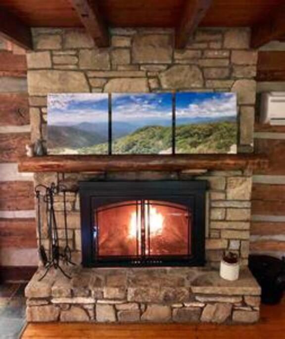 Romantic, Quaint Antique Log Cabin near Asheville 4x4 or AWD access only view 5