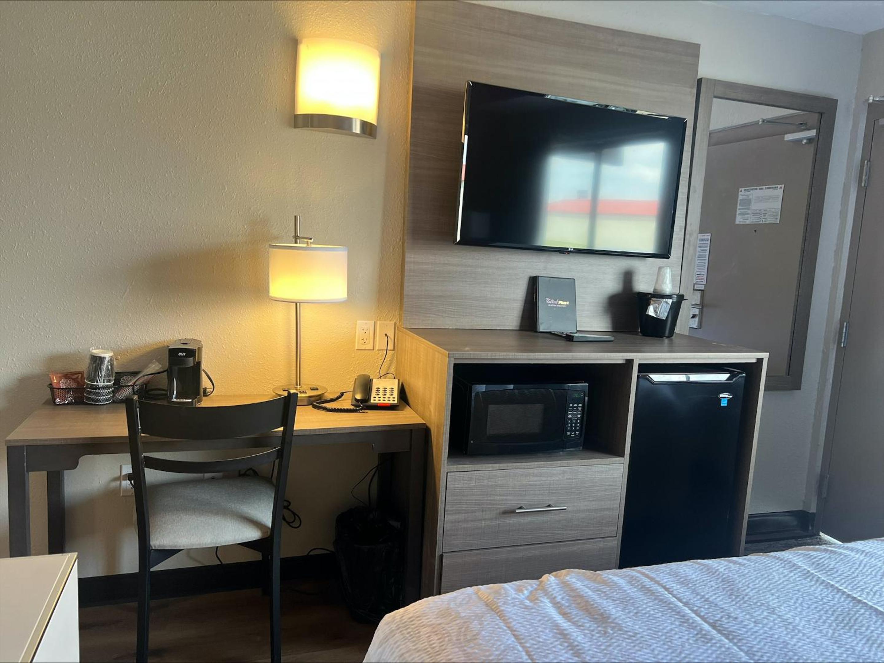Red Roof Inn Bourbonnais - Property Image 10