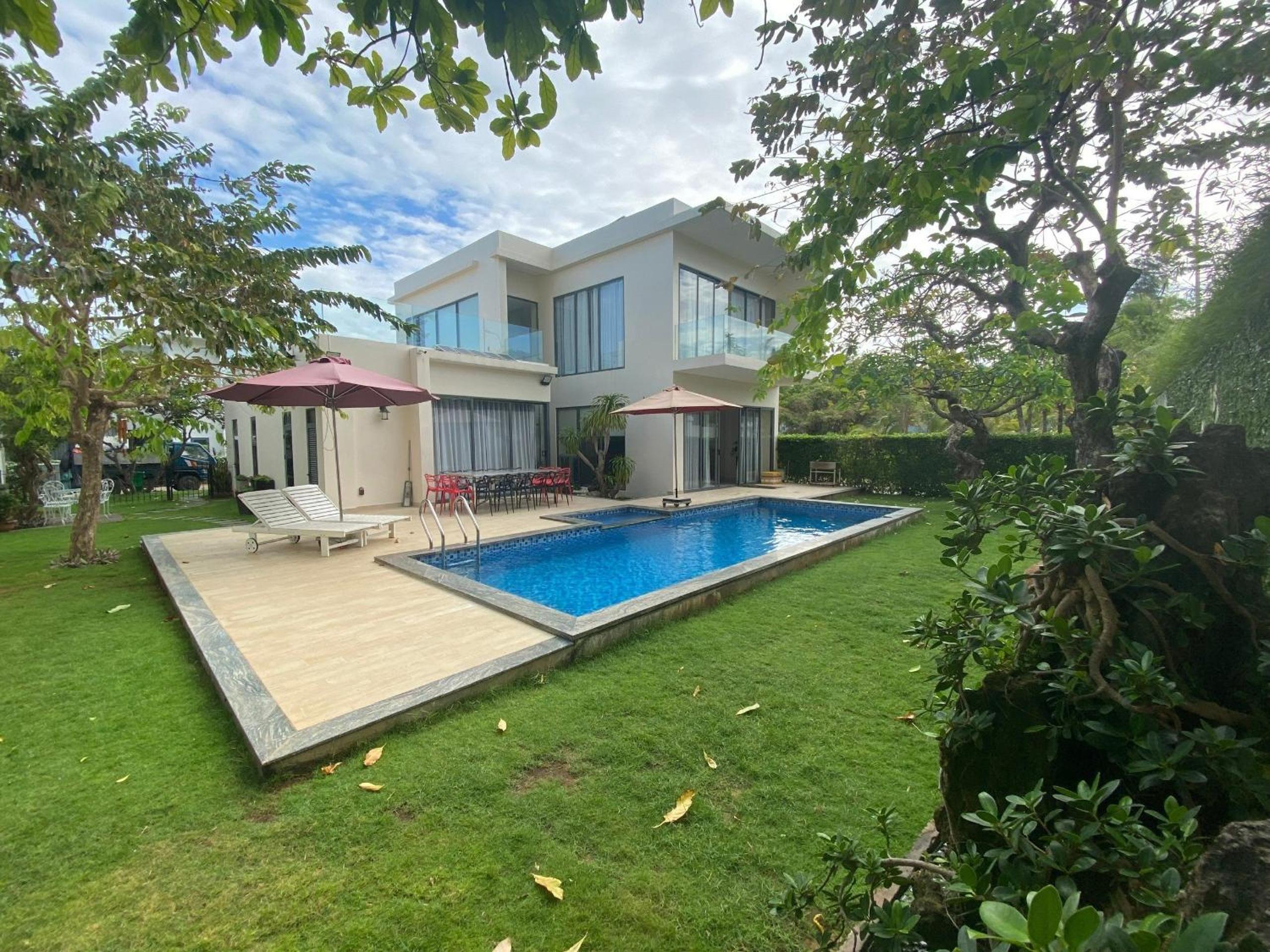 Villa B2-9 Long Cung view 2