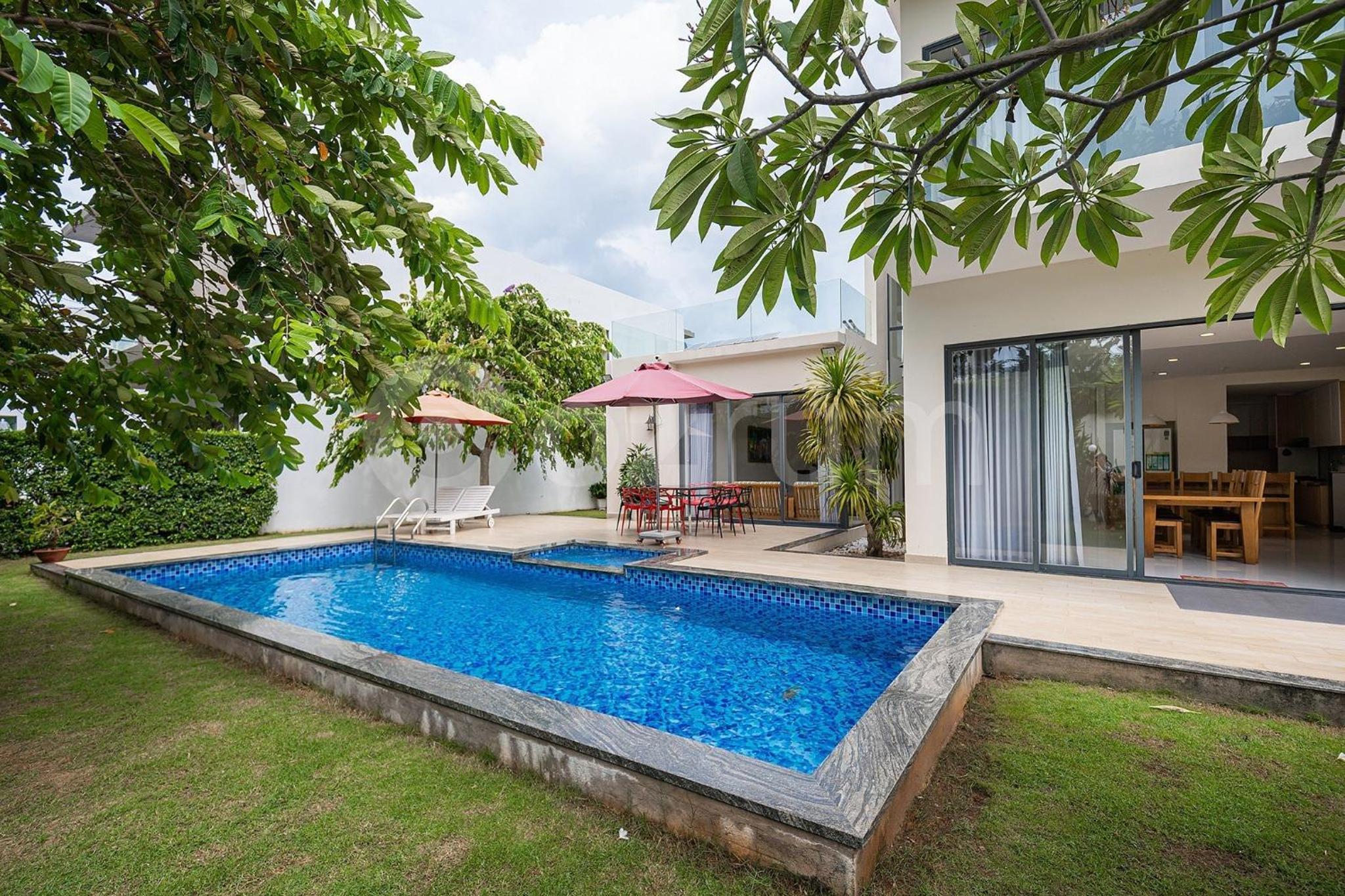 Villa B2-9 Long Cung view 3