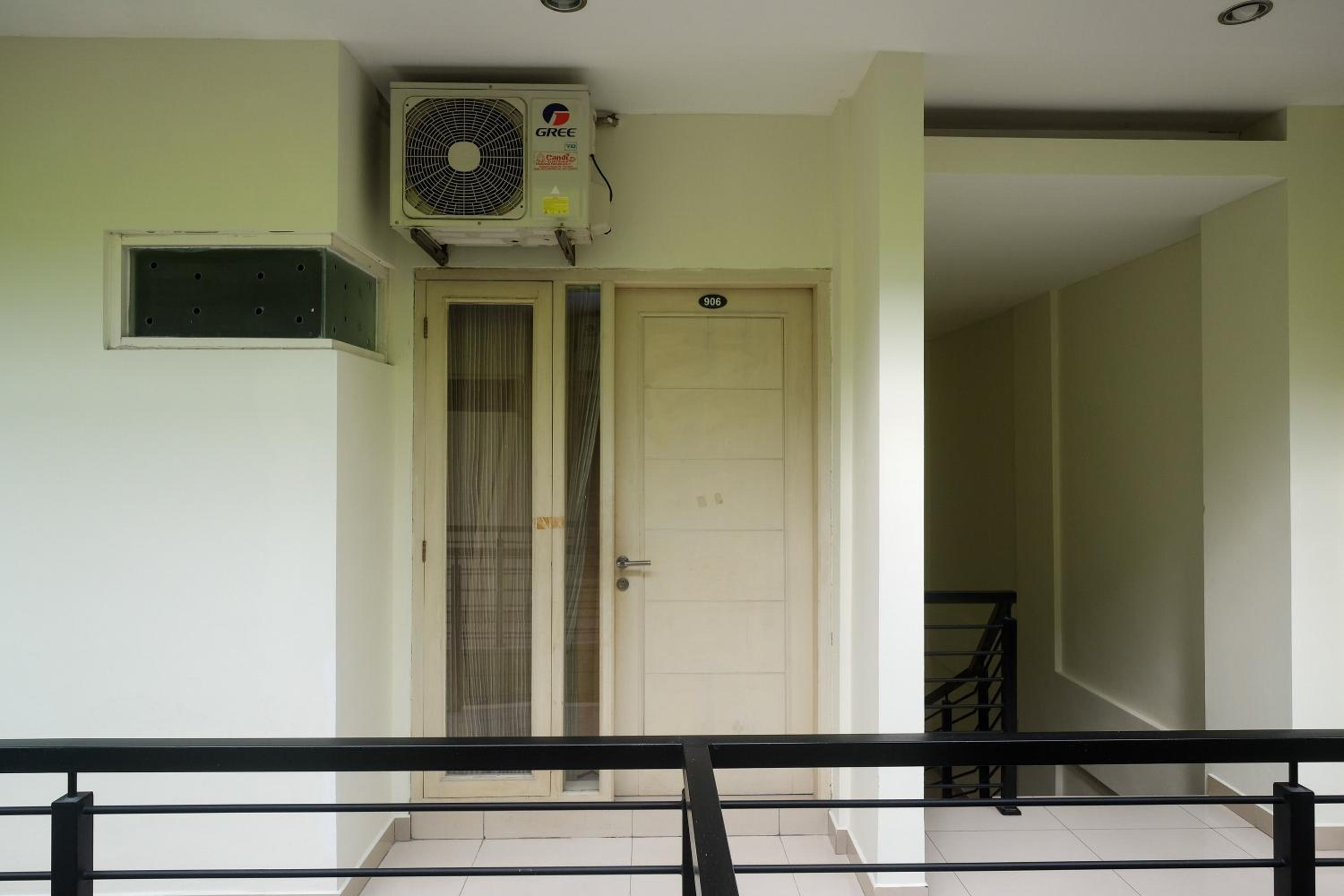 room & sleeping area
