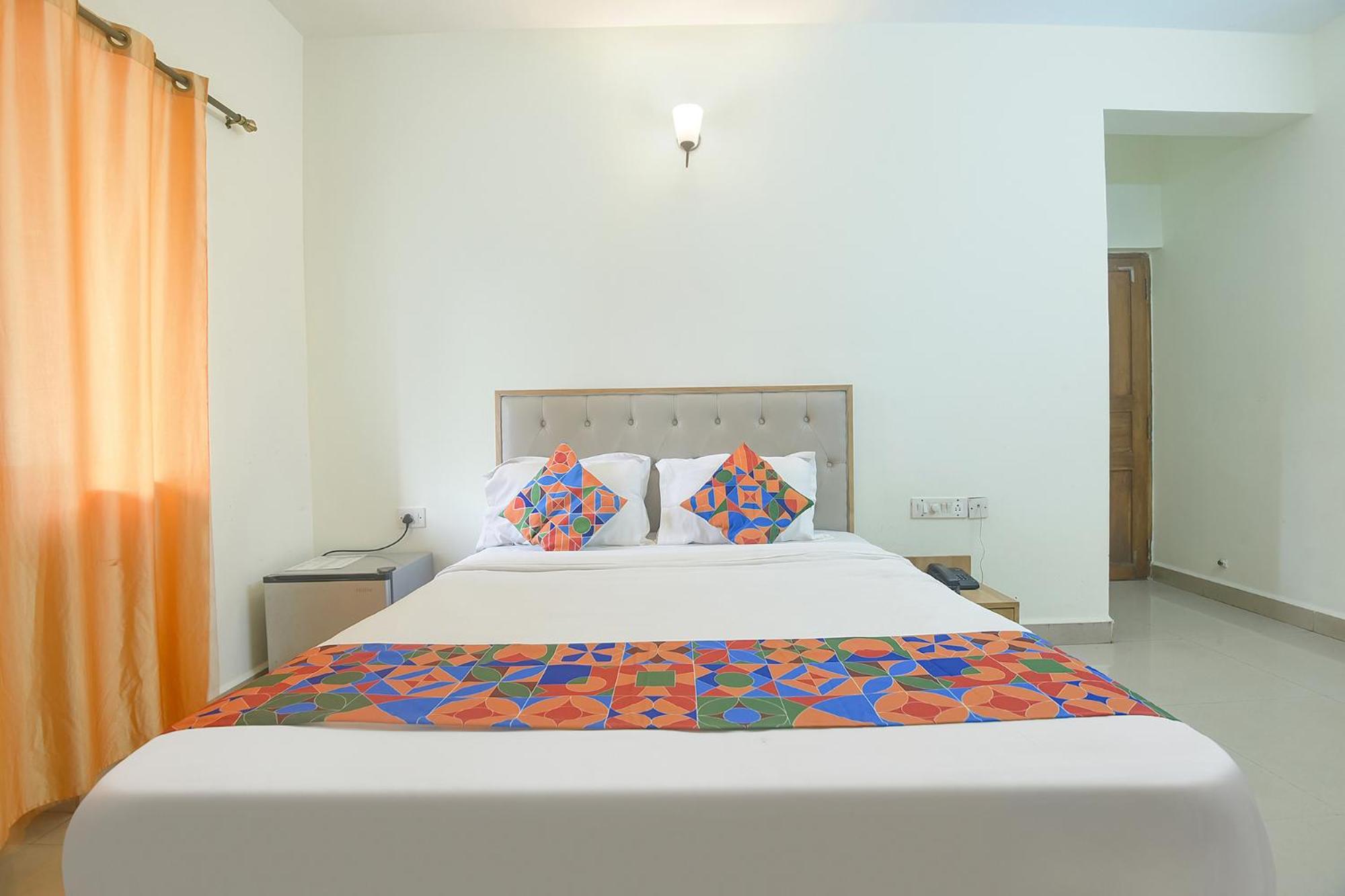 FabExpress De Classio With Pool - Nr Candolim Beach view 5
