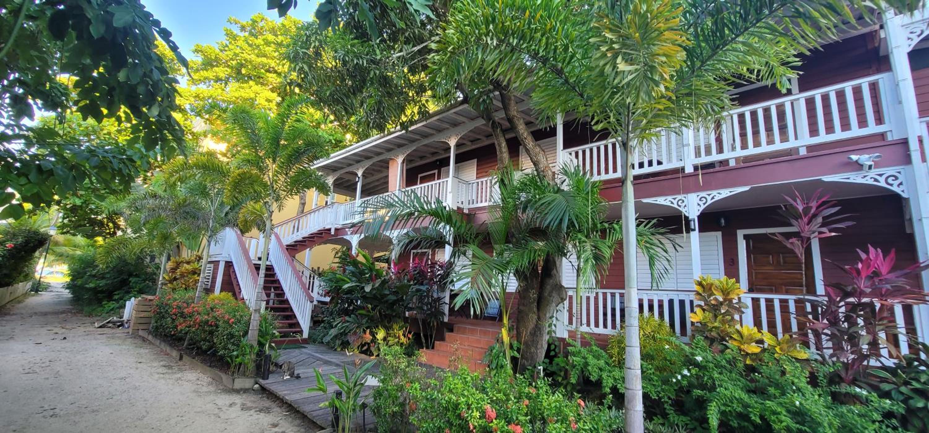 Alux House