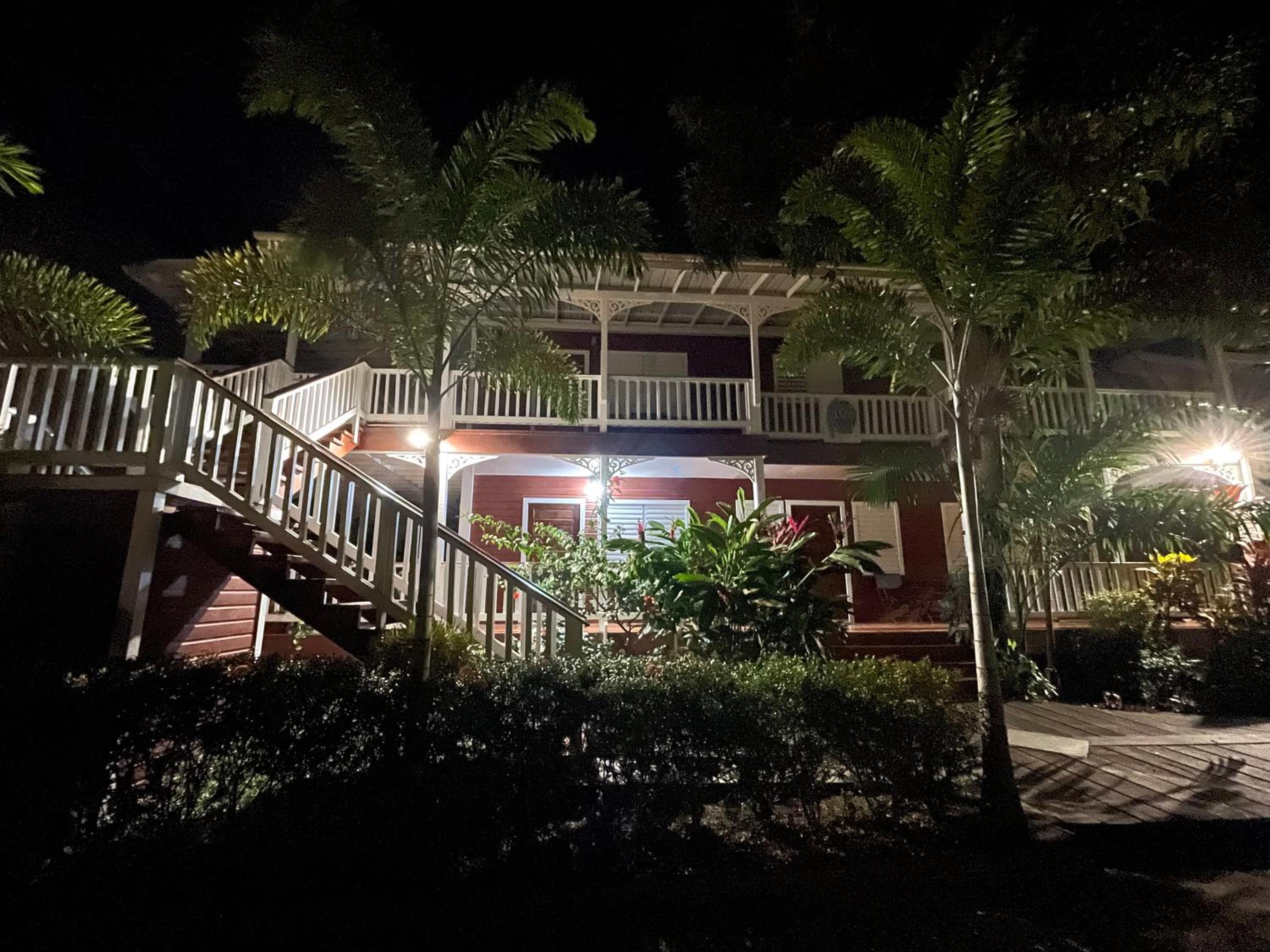 Alux House