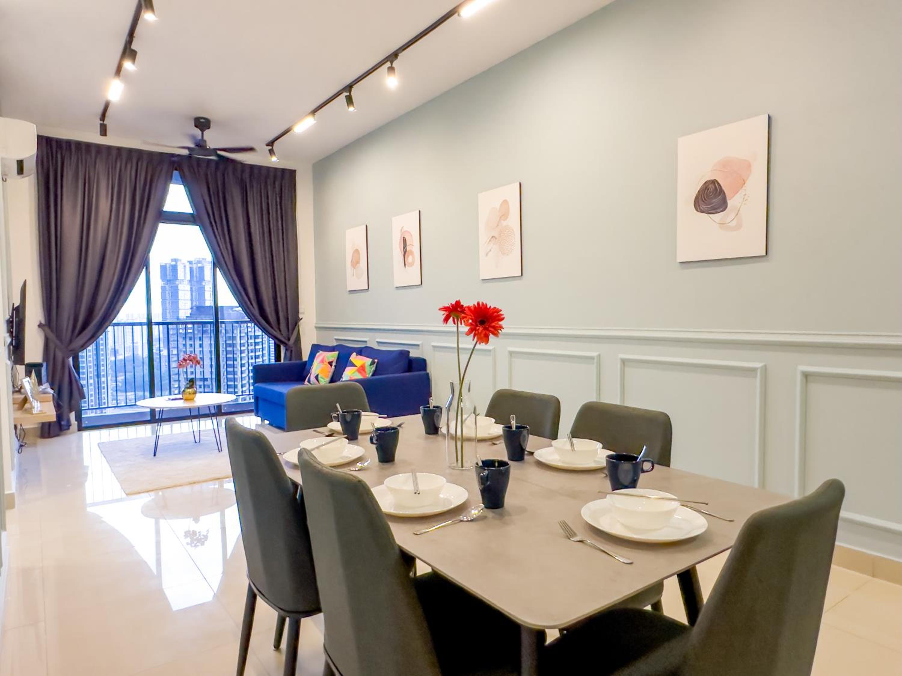 Twin Tower Residence by Nest Home【5 mins walk to CIQ】