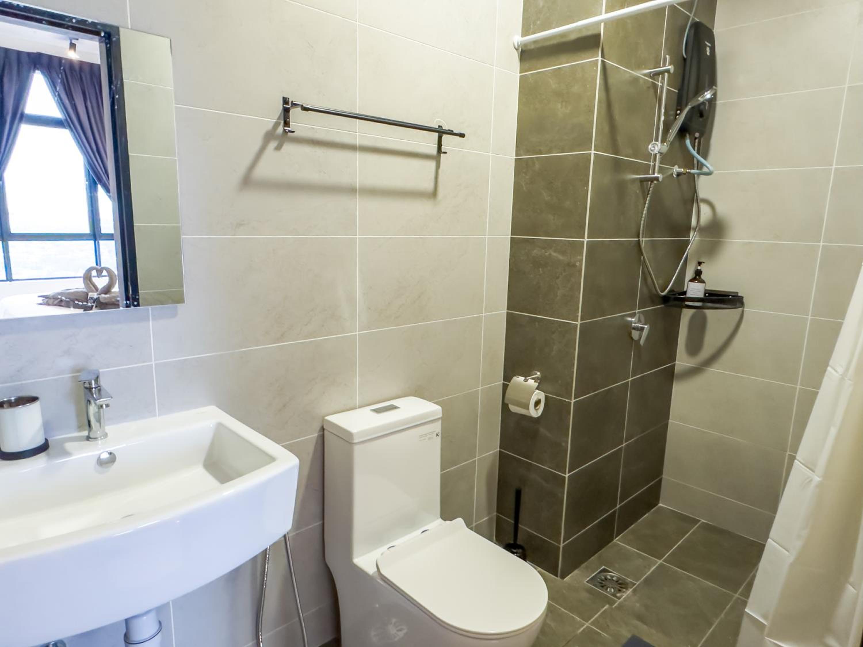 Twin Tower Residence by Nest Home【5 mins walk to CIQ】