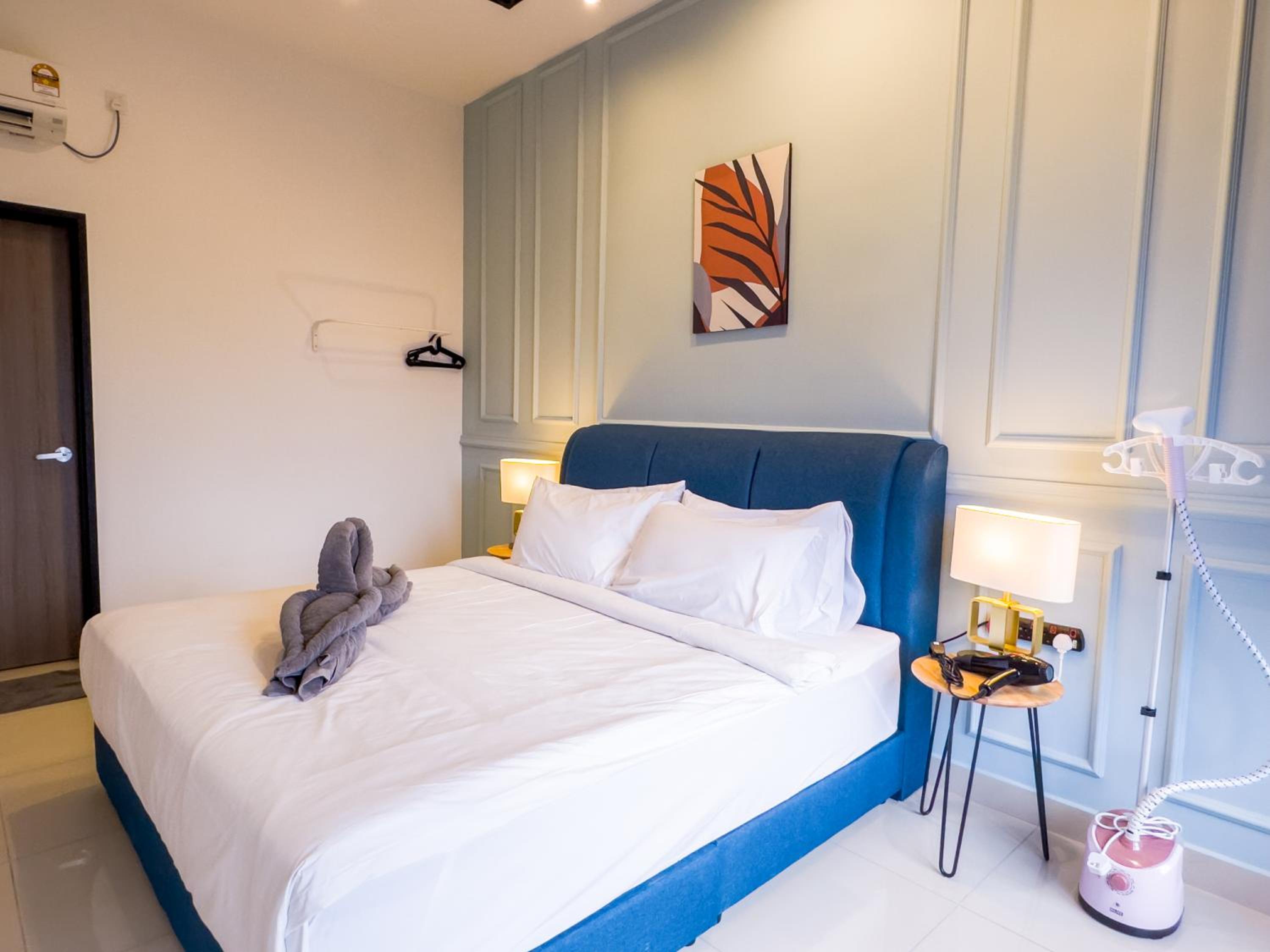 Twin Tower Residence by Nest Home【5 mins walk to CIQ】