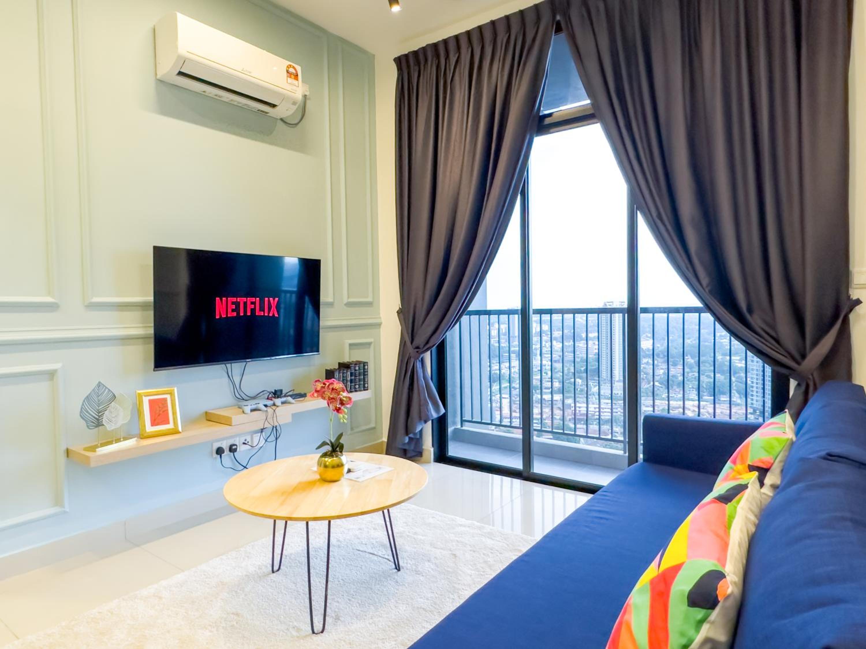 Twin Tower Residence by Nest Home【5 mins walk to CIQ】