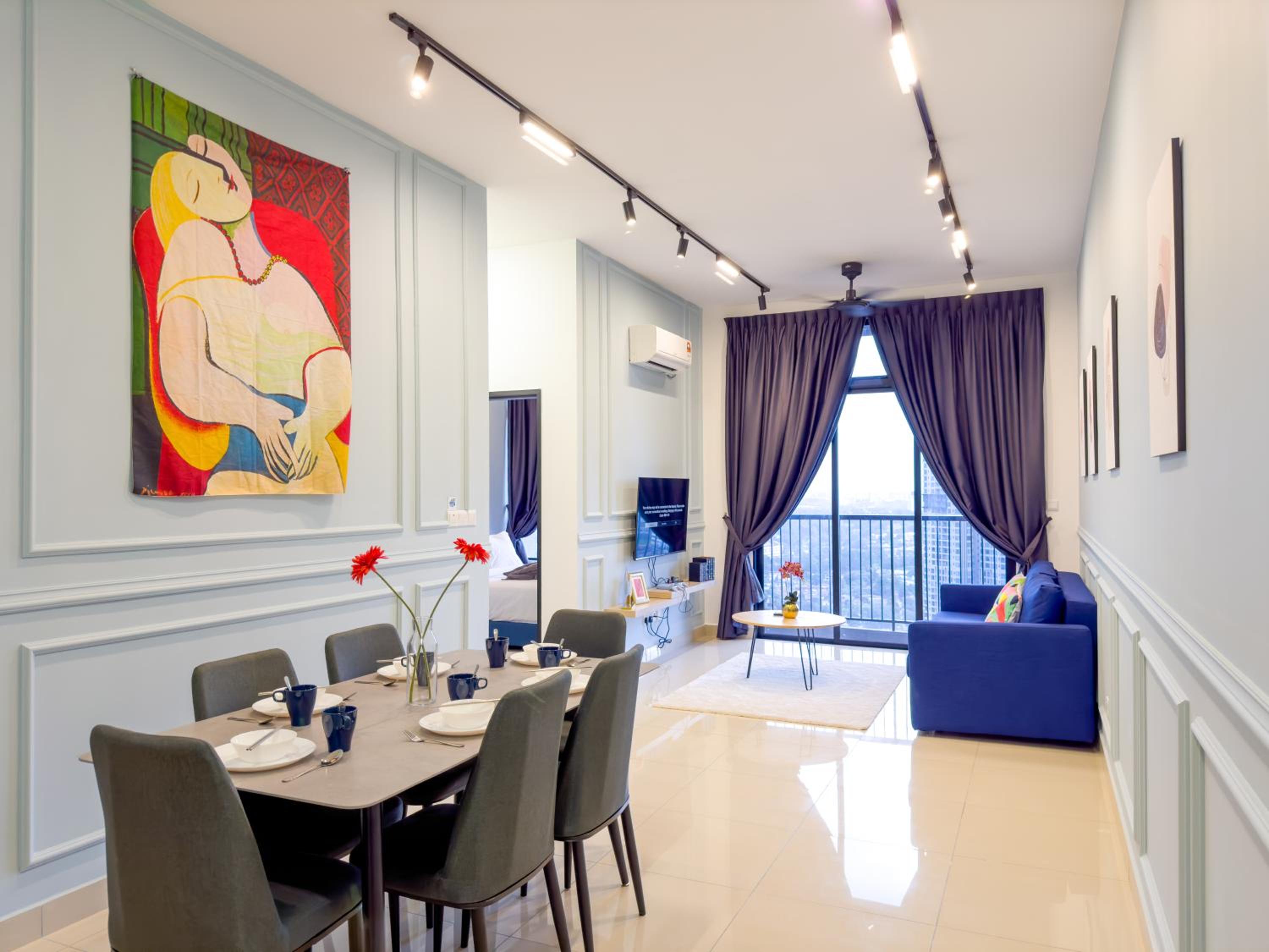 Twin Tower Residence by Nest Home【5 mins walk to CIQ】