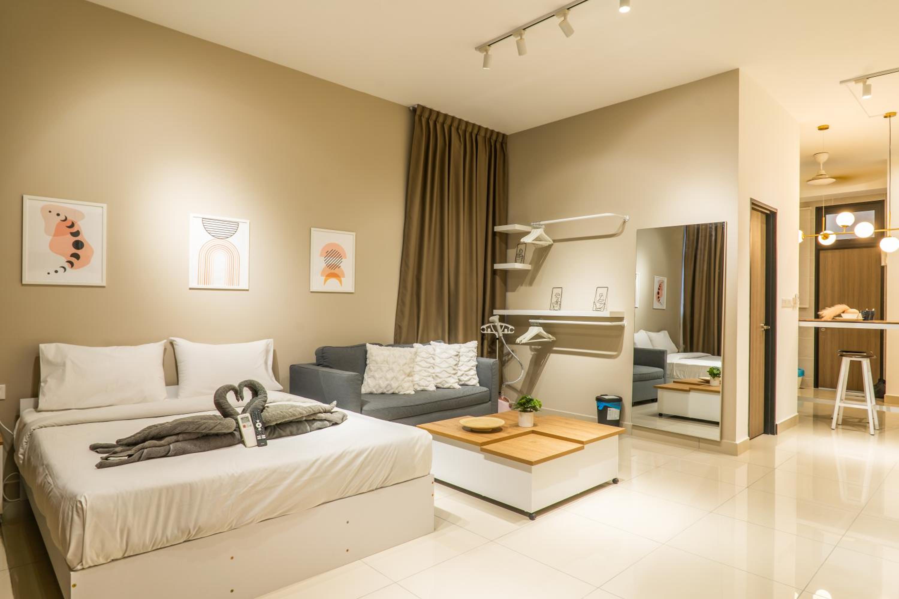 Twin Tower Residence by Nest Home【5 mins walk to CIQ】