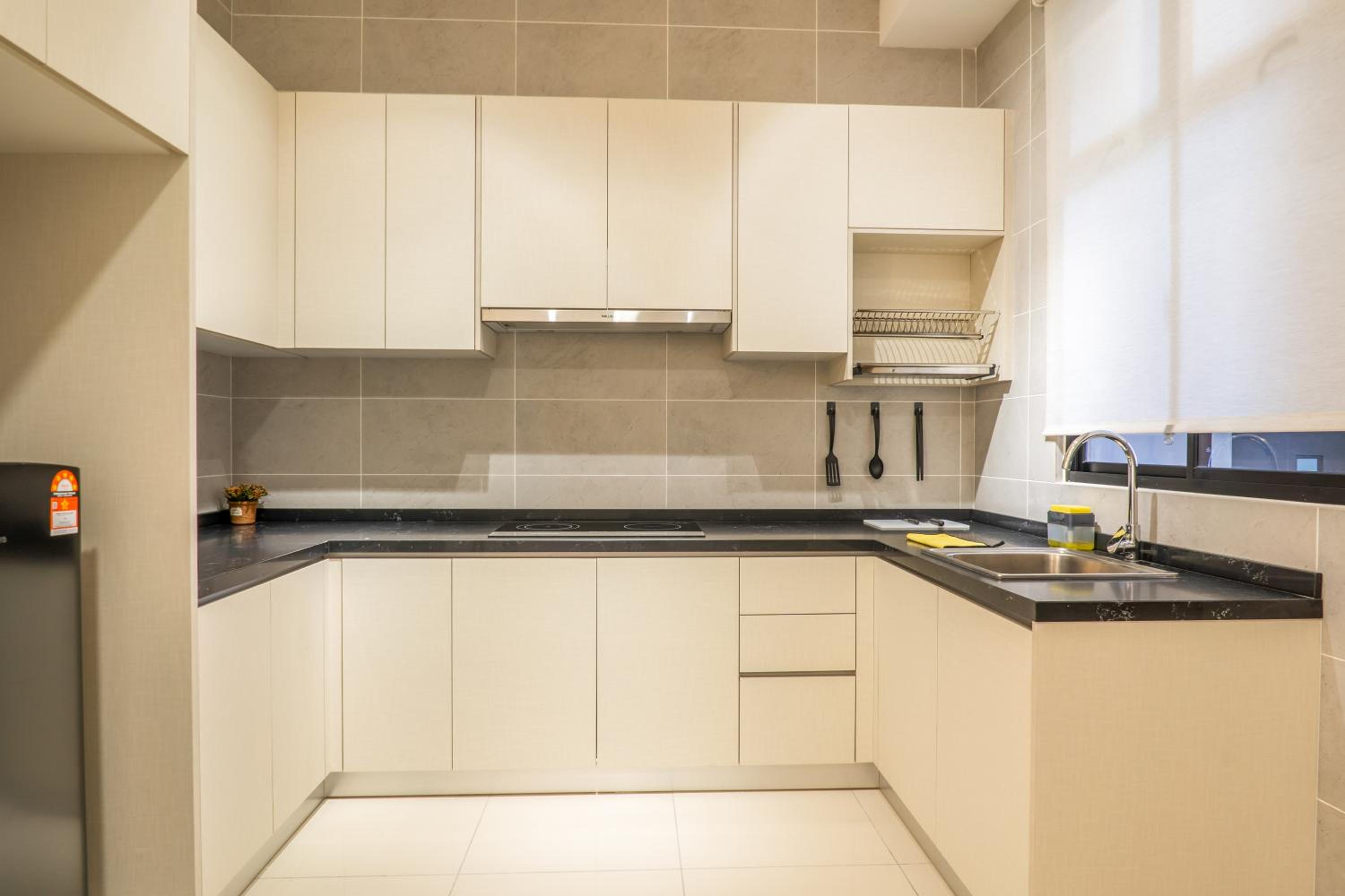 Twin Tower Residence by Nest Home【5 mins walk to CIQ】
