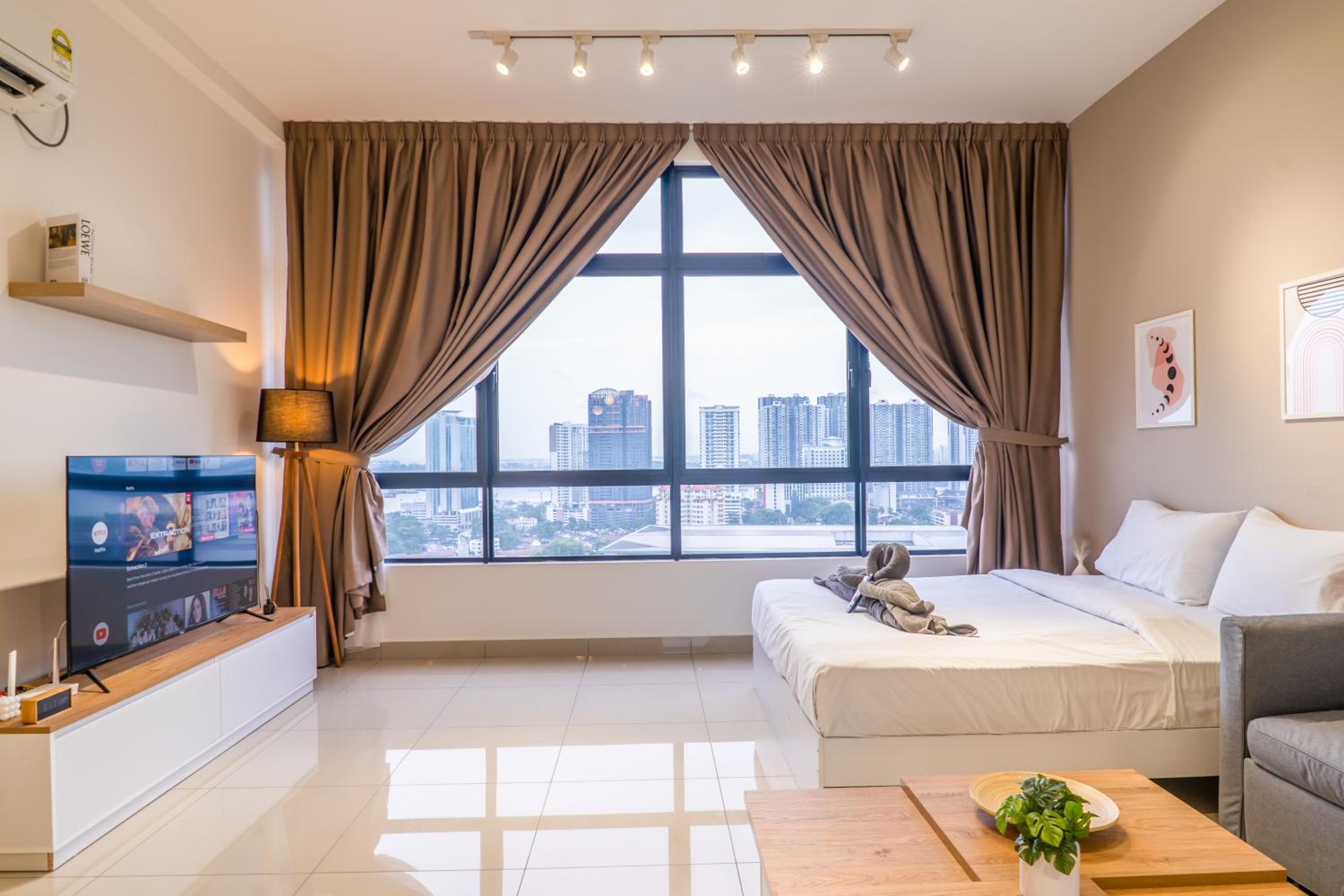 Twin Tower Residence by Nest Home【5 mins walk to CIQ】
