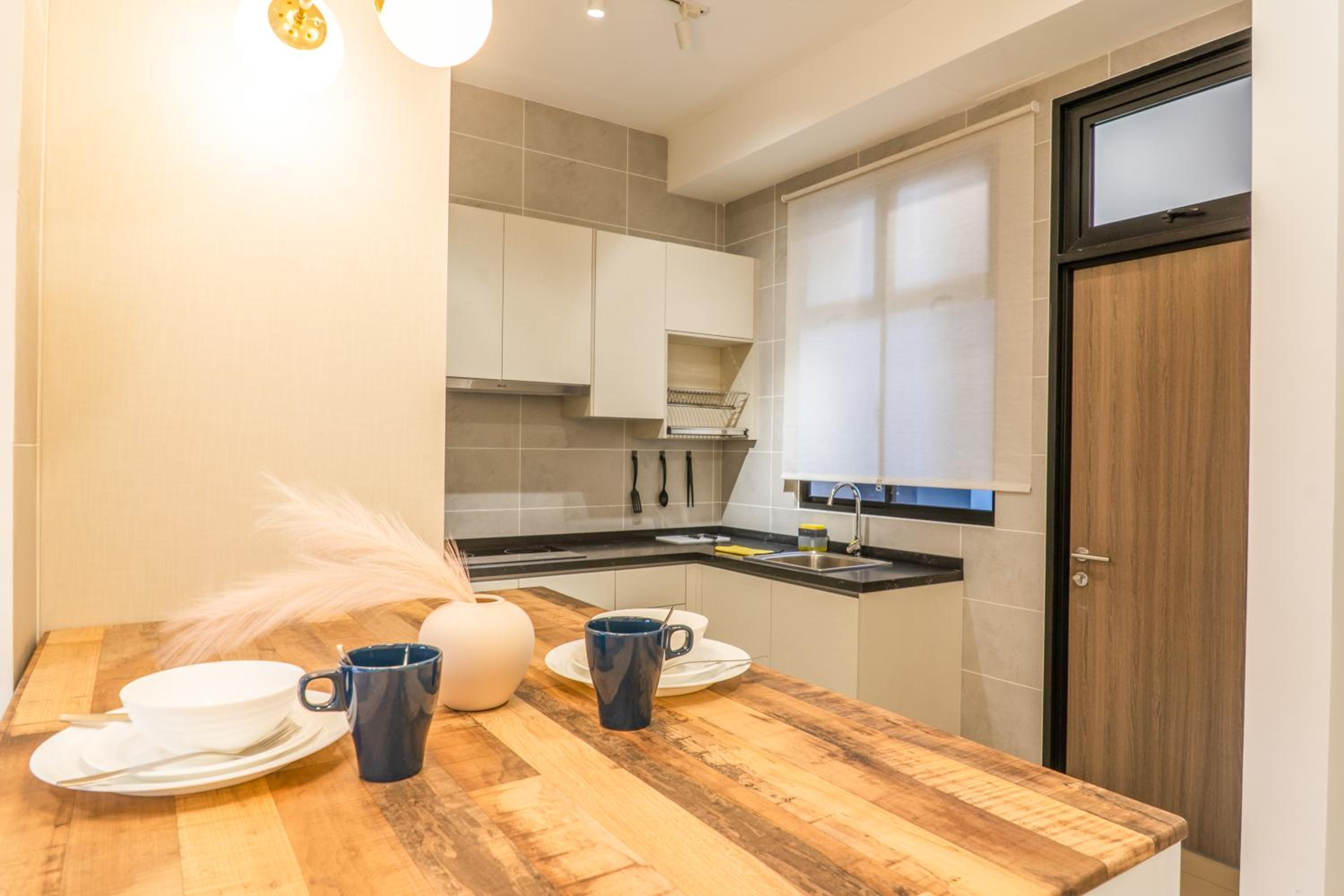Twin Tower Residence by Nest Home【5 mins walk to CIQ】