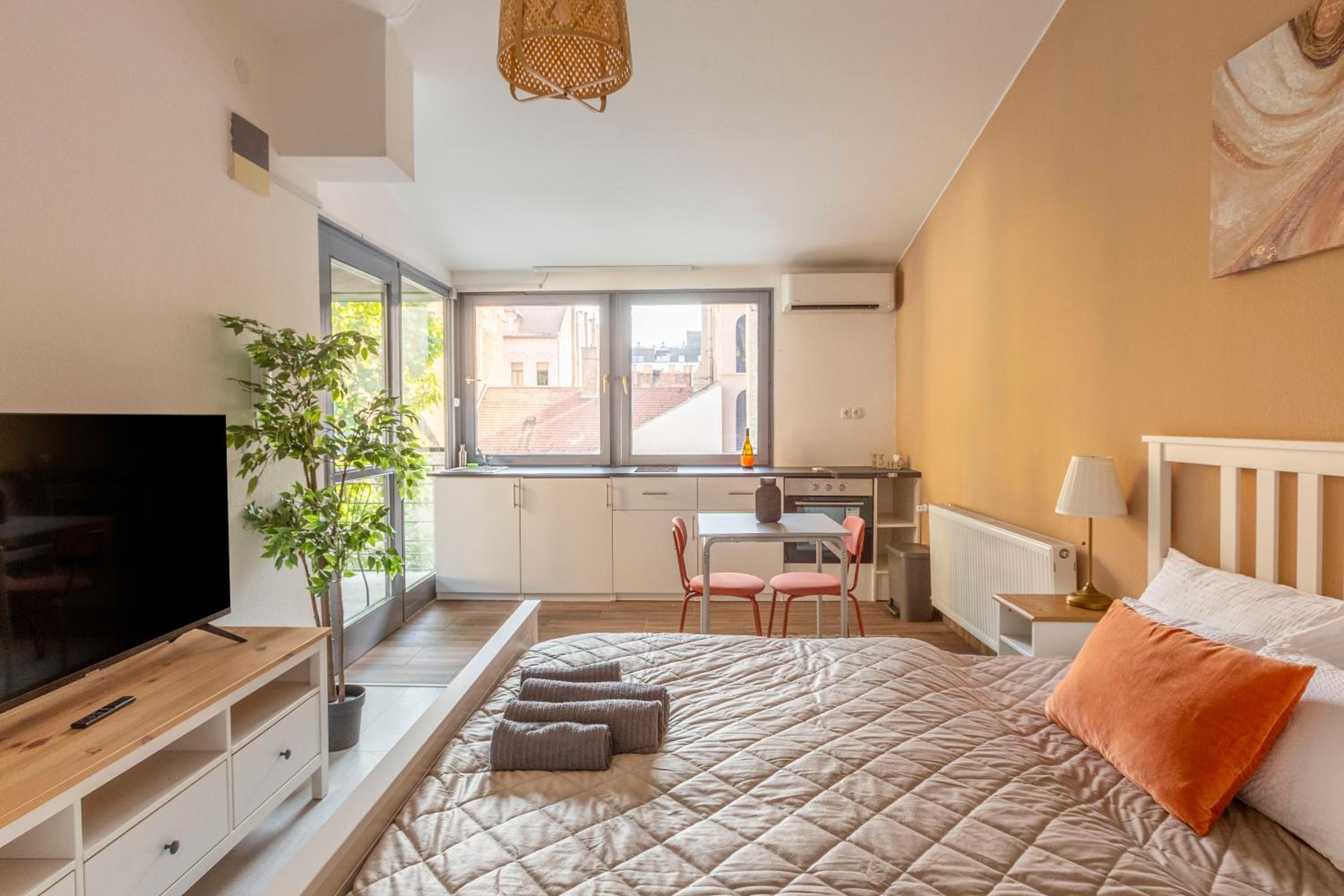 Rustic Central Studios by LH view 2