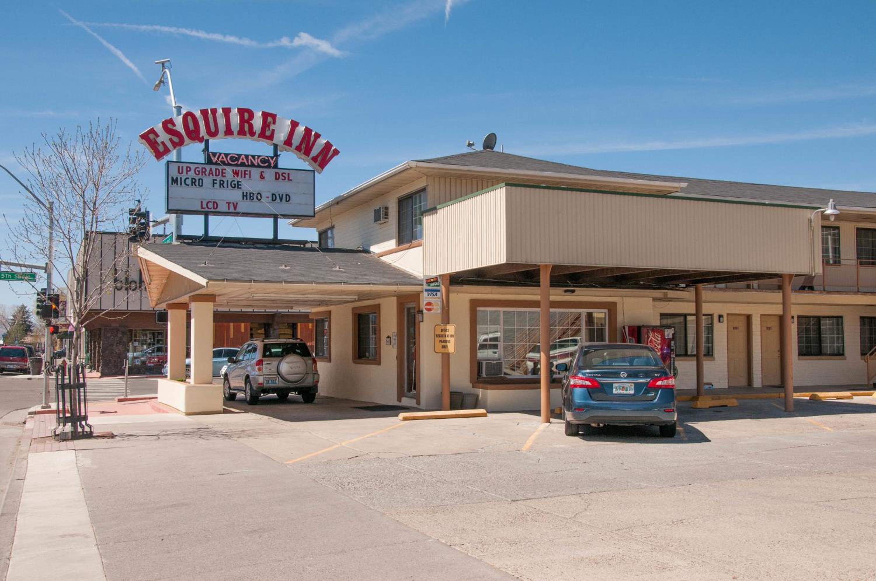 Elko Vacations - Esquire Inn - Property Image 6