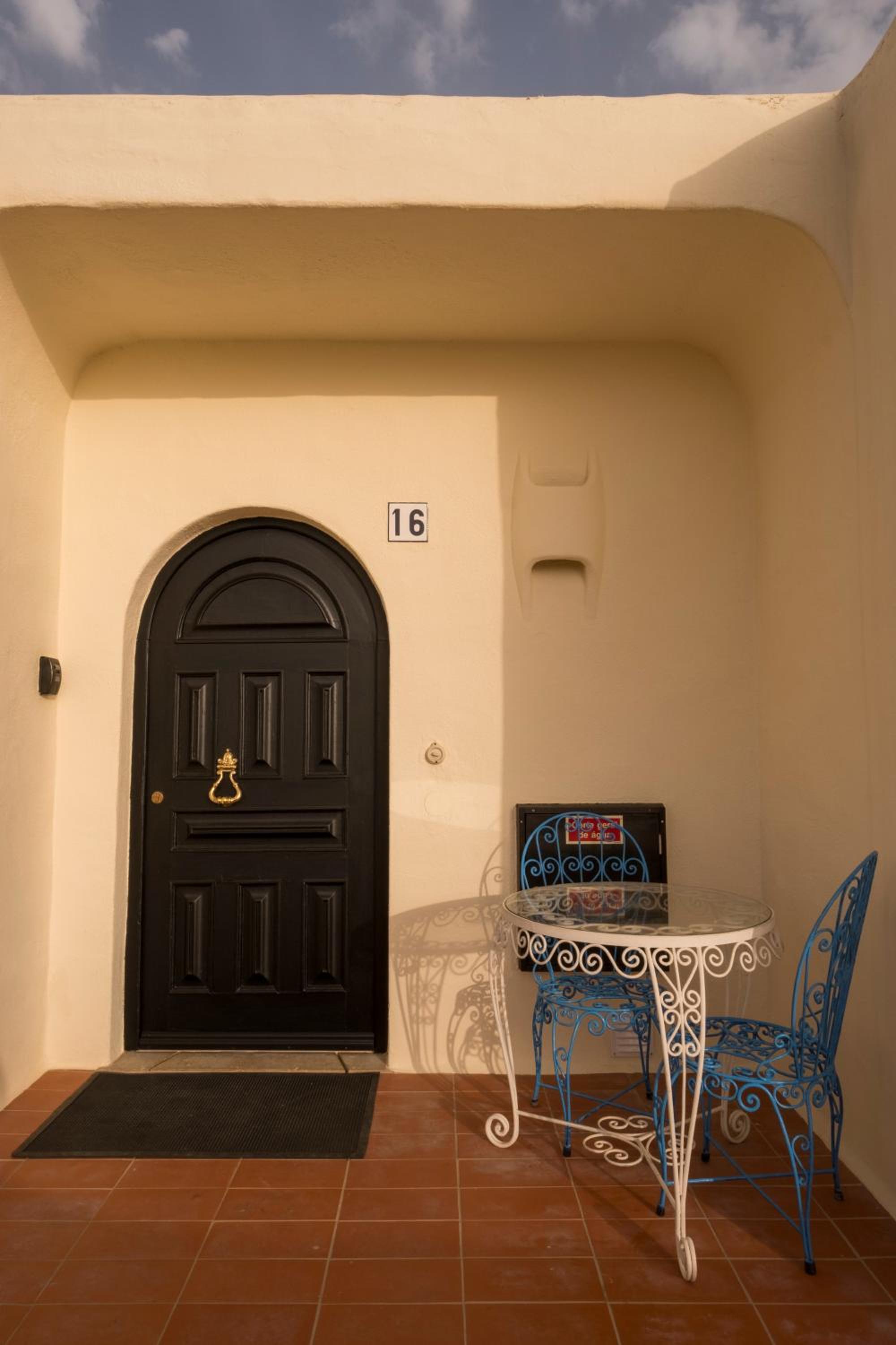 Cozy Beach Apartment W/ Sea View, Free Parking & AC view 4